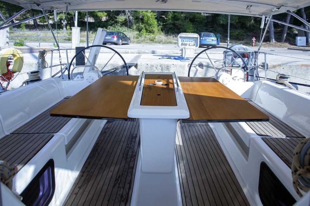 Yacht DUFOUR - 412 Grand Large "Skyra"