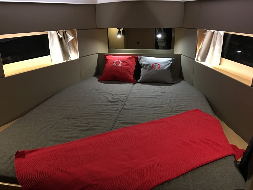 Yacht BENETEAU - Oceanis 38 "Omega"