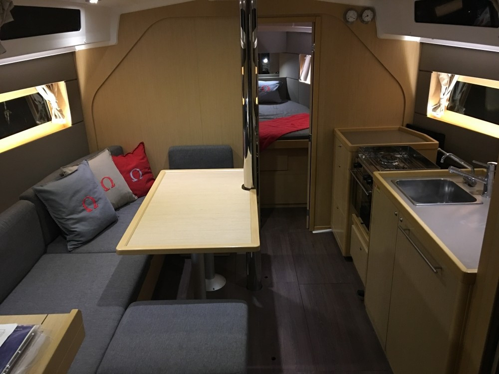 Yacht BENETEAU - Oceanis 38 "Omega"