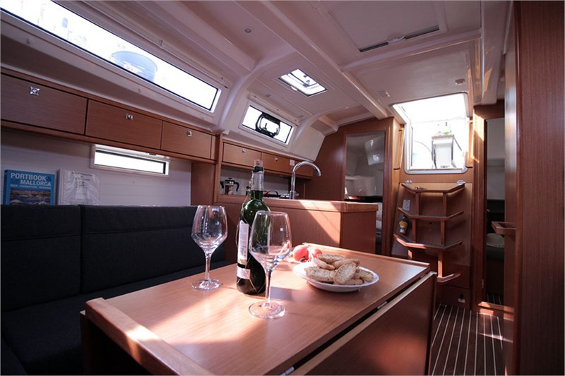 Yacht BAVARIA - Cruiser 37 "Chilly Lilly"