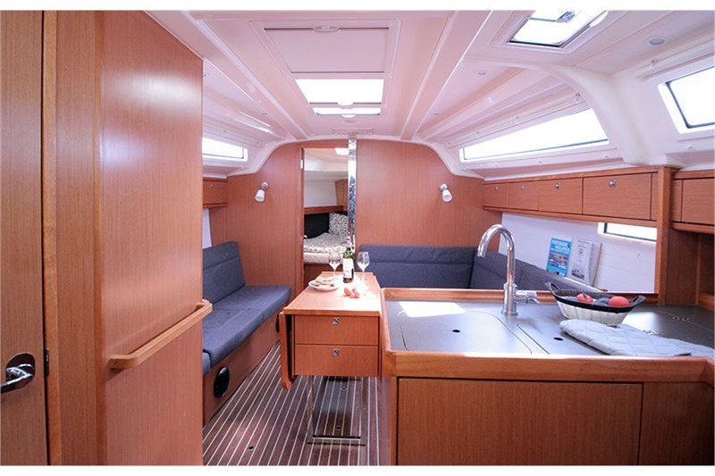 Yacht BAVARIA - Cruiser 37 "Chilly Lilly"