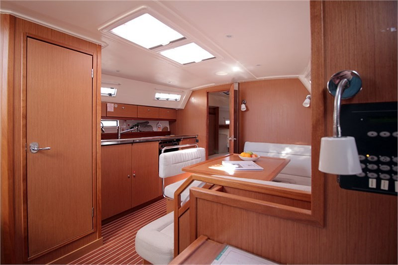Yacht BAVARIA - Cruiser 40 "Tesoro"