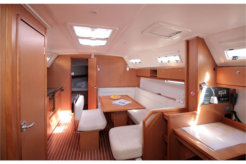 Yacht BAVARIA - Cruiser 40 "Tesoro"