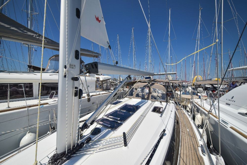 Yacht BAVARIA - Cruiser 37 "White Pearl"