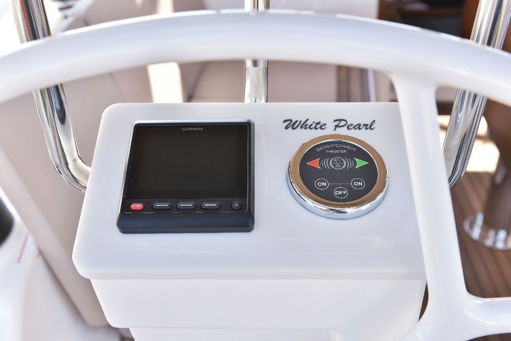 Yacht BAVARIA - Cruiser 37 "White Pearl"