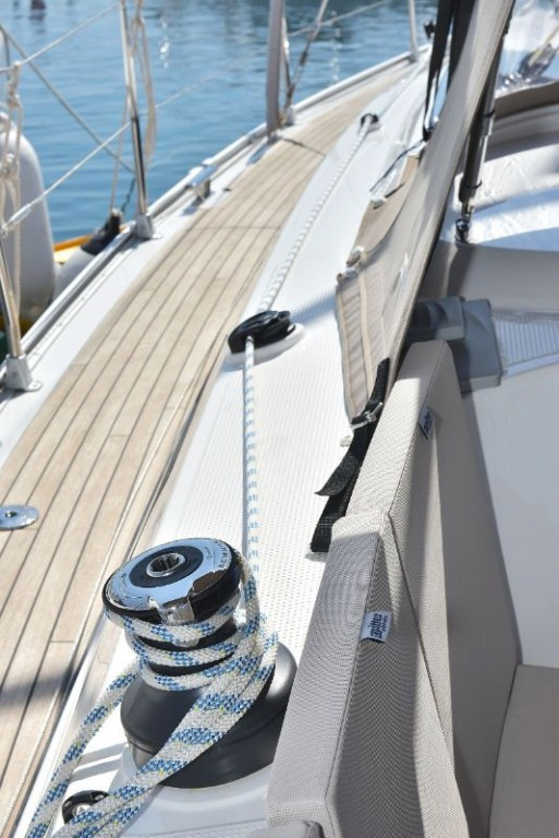 Yacht BAVARIA - Cruiser 37 "White Pearl"