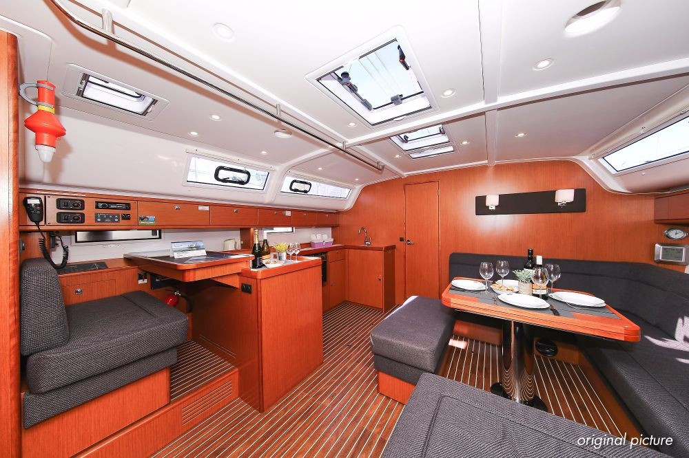 Yacht BAVARIA - Cruiser 51 "Viviana"
