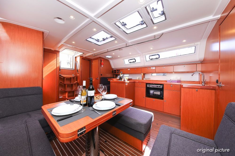 Yacht BAVARIA - Cruiser 51 "Viviana"