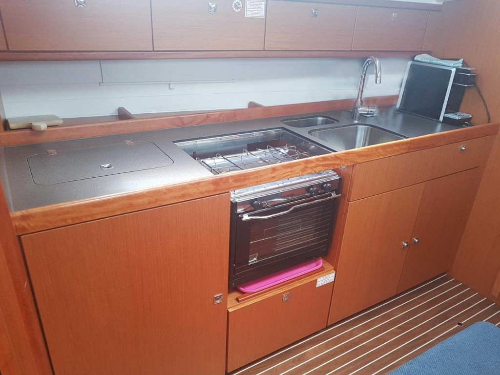 Yacht BAVARIA - Cruiser 41 "Željana III"