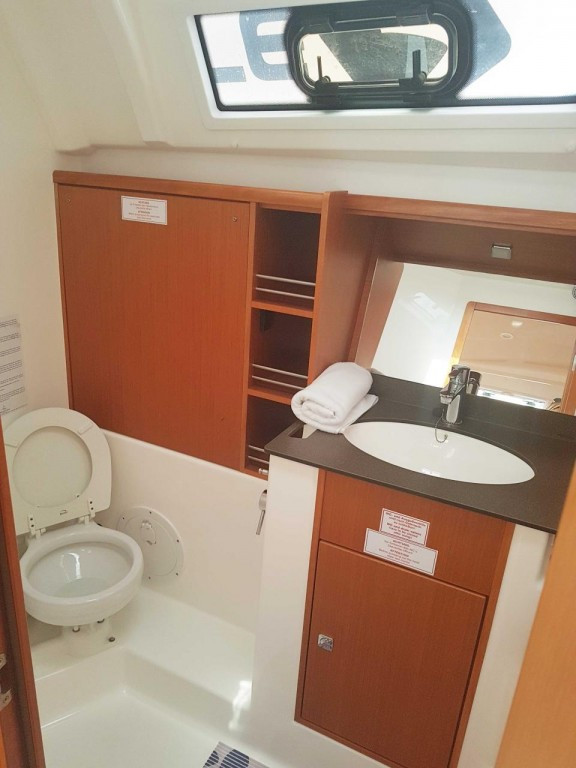 Yacht BAVARIA - Cruiser 41 "Željana III"