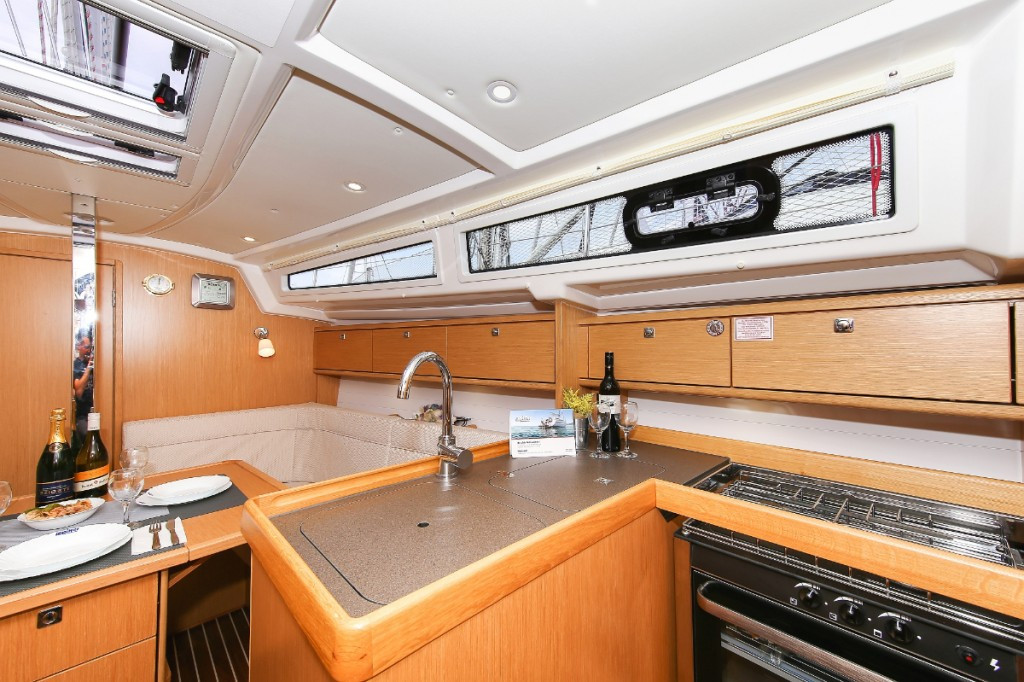 Yacht BAVARIA - Cruiser 34 "Chiara"