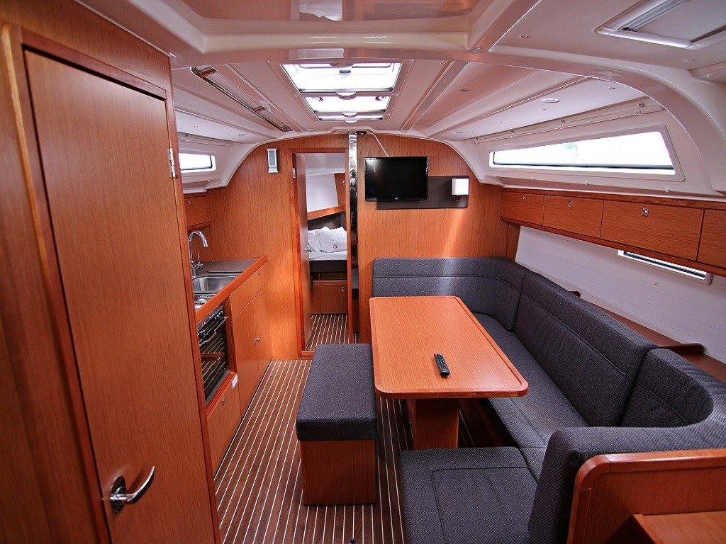 Yacht BAVARIA - Cruiser 41 "Rebecca"
