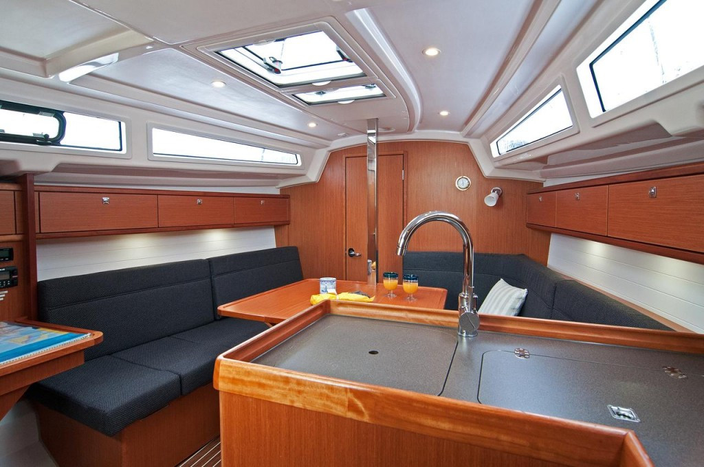 Yacht BAVARIA - Cruiser 33 "Adria Breeze"