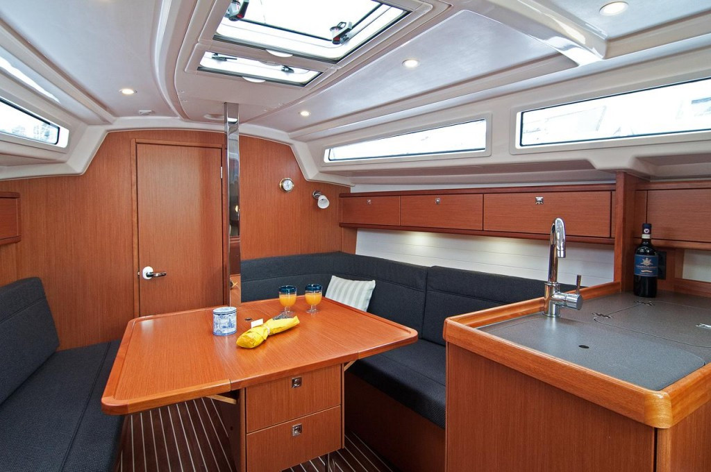 Yacht BAVARIA - Cruiser 33 "Adria Breeze"