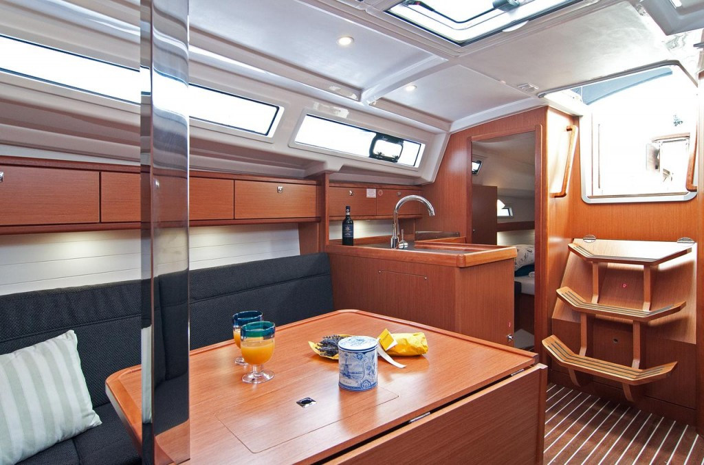 Yacht BAVARIA - Cruiser 33 "Adria Breeze"