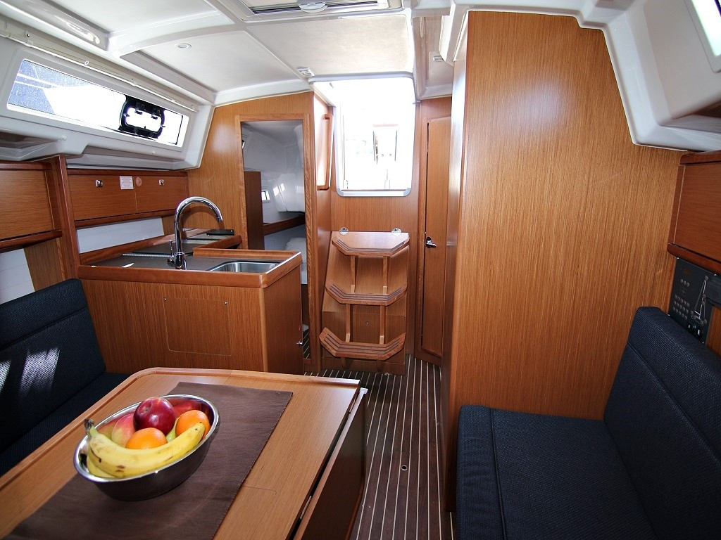 Yacht BAVARIA - Cruiser 34 "Bella"