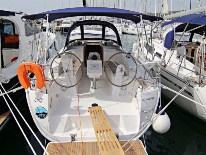 Yacht BAVARIA - Cruiser 34 "Lucy"