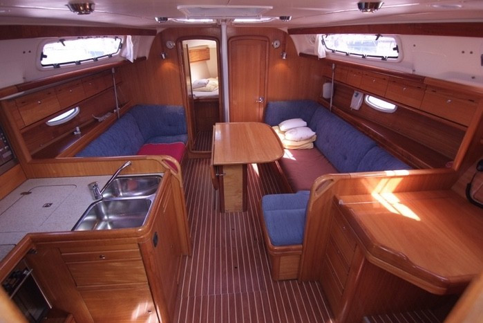 Yacht BAVARIA - 38 Cruiser "Maya"