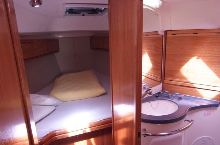 Yacht BAVARIA - 38 Cruiser "Maya"