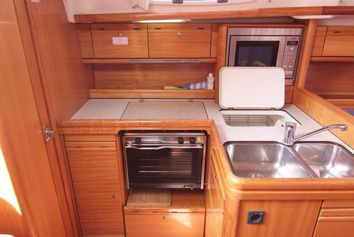 Yacht BAVARIA - 38 Cruiser "Maya"