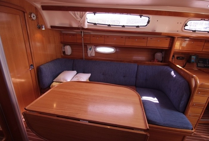 Yacht BAVARIA - 38 Cruiser "Maya"