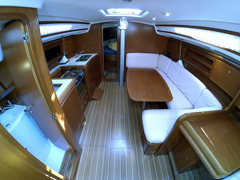 Yacht GRAND SOLEIL - 37 "Sportski vuk"