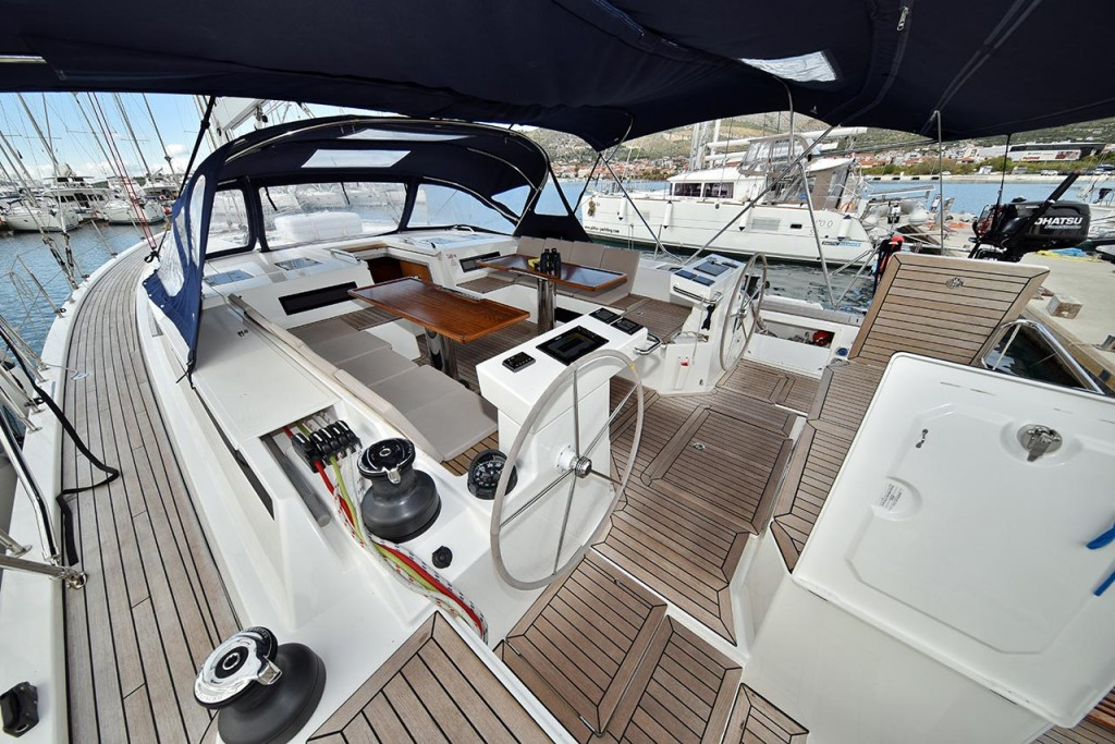 Yacht BAVARIA - C57 Holiday "Recovery"