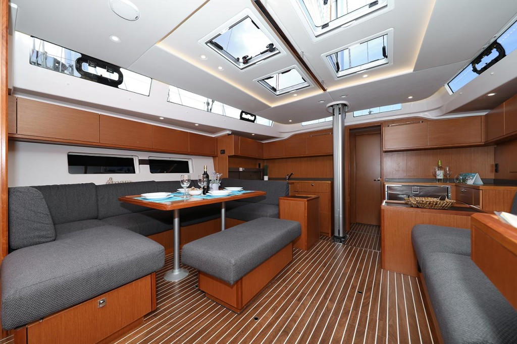 Yacht BAVARIA - C57 Holiday "Recovery"