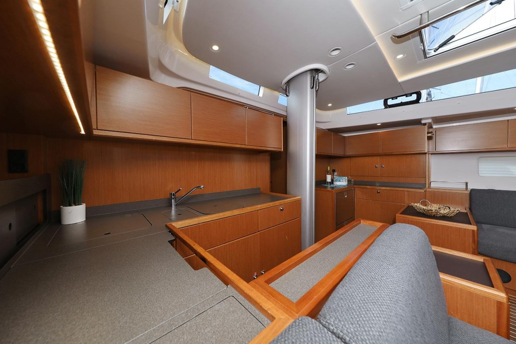 Yacht BAVARIA - C57 Holiday "Recovery"