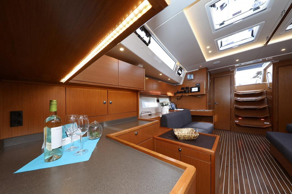 Yacht BAVARIA - C57 Holiday "Recovery"