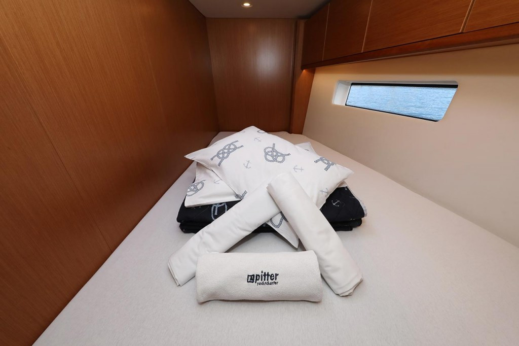 Yacht BAVARIA - C57 Holiday "Recovery"