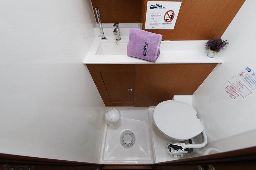 Yacht BAVARIA - C57 Holiday "Recovery"