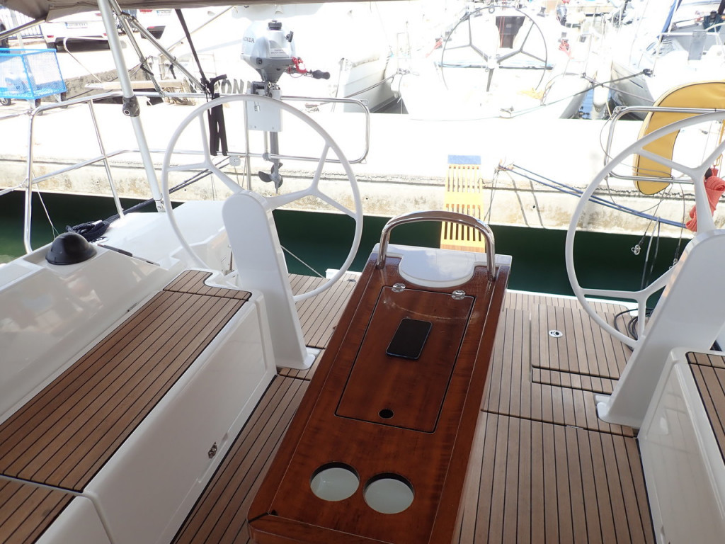 Yacht BAVARIA - C42 "Maupiti"