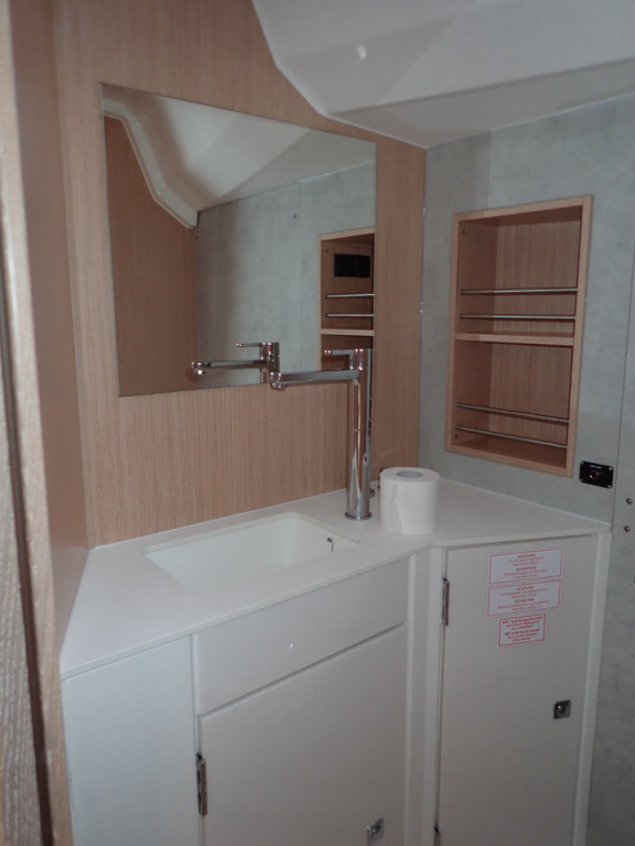 Yacht BAVARIA - C42 "Maupiti"