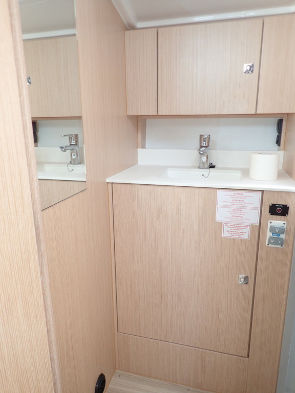 Yacht BAVARIA - C42 "Maupiti"