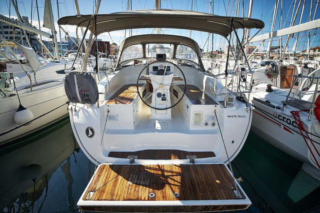 Yacht BAVARIA - Cruiser 36 "White Pearl"