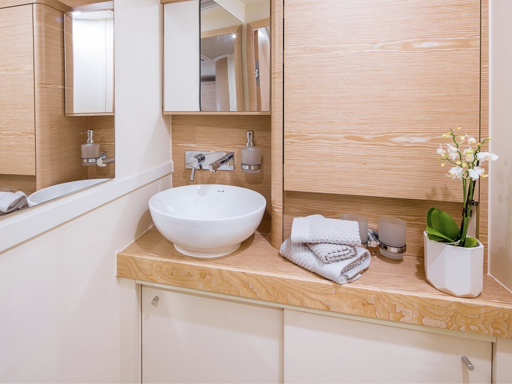 Yacht HANSE - 588 "Mischief"