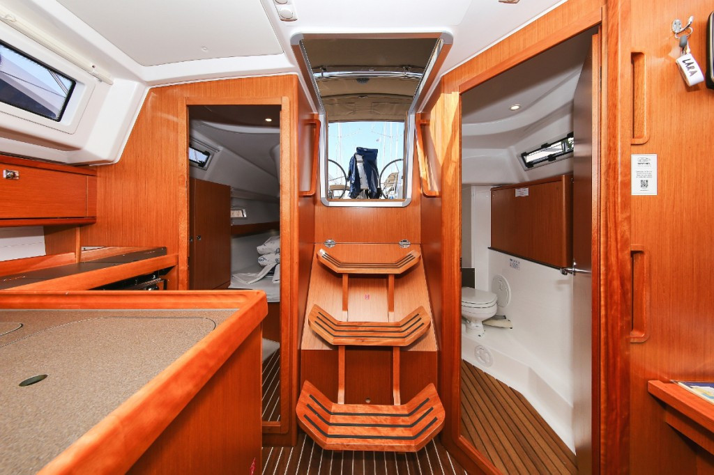 Yacht BAVARIA - Cruiser 34 "Lara"