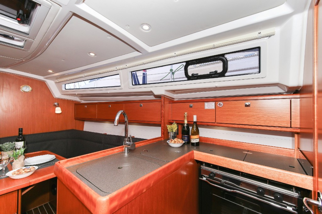 Yacht BAVARIA - Cruiser 34 "Lara"