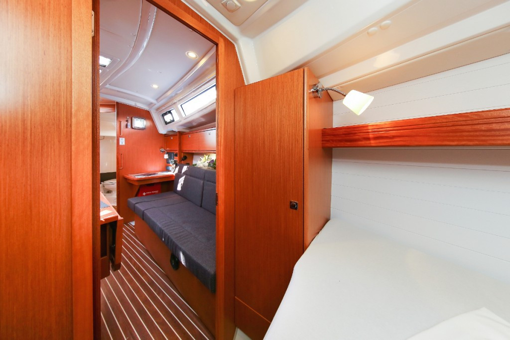 Yacht BAVARIA - Cruiser 34 "Lara"