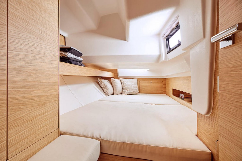 Yacht ELAN - E5 performance "Elaya"