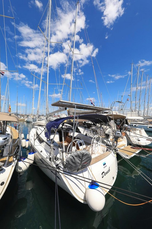 Yacht BAVARIA - Cruiser 34 "Deneb"