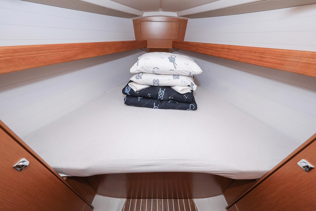 Yacht BAVARIA - Cruiser 34 "Deneb"