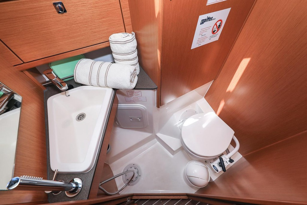 Yacht BAVARIA - Cruiser 34 "Deneb"