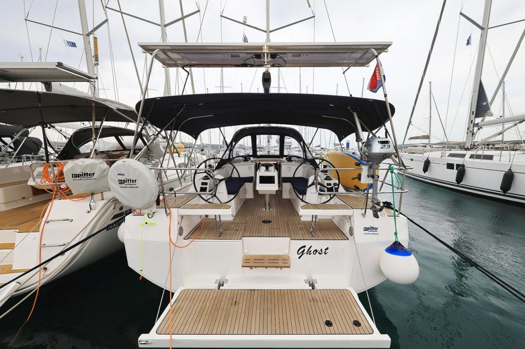 Yacht BAVARIA - C38 "Ghost"