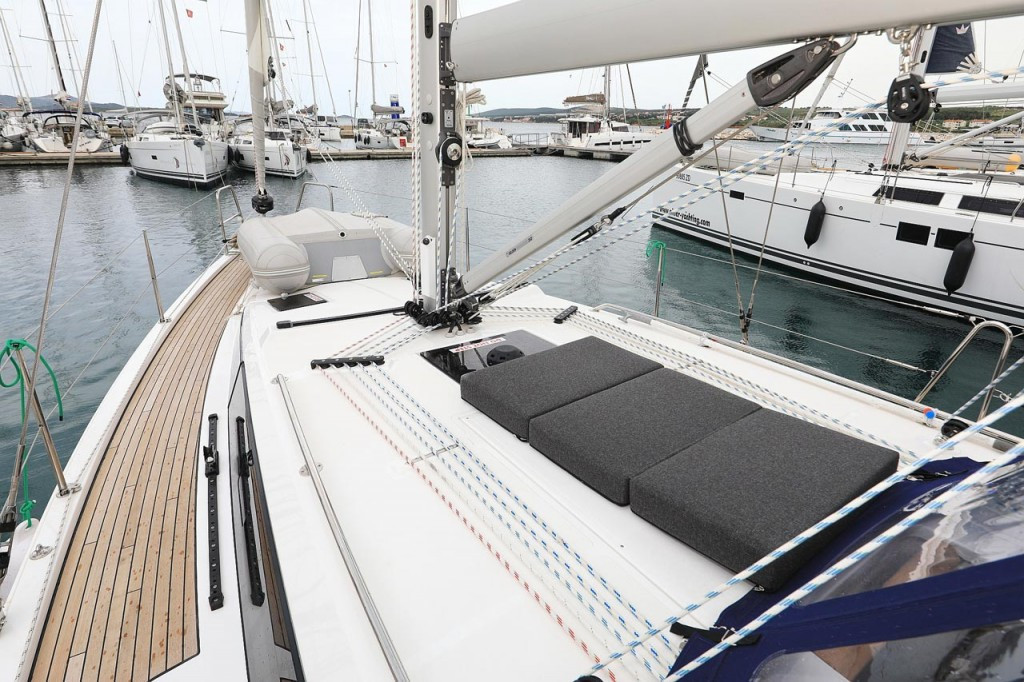 Yacht BAVARIA - C38 "Ghost"