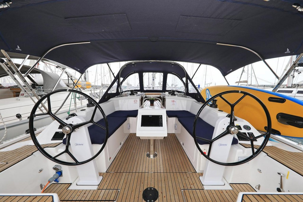 Yacht BAVARIA - C38 "Ghost"