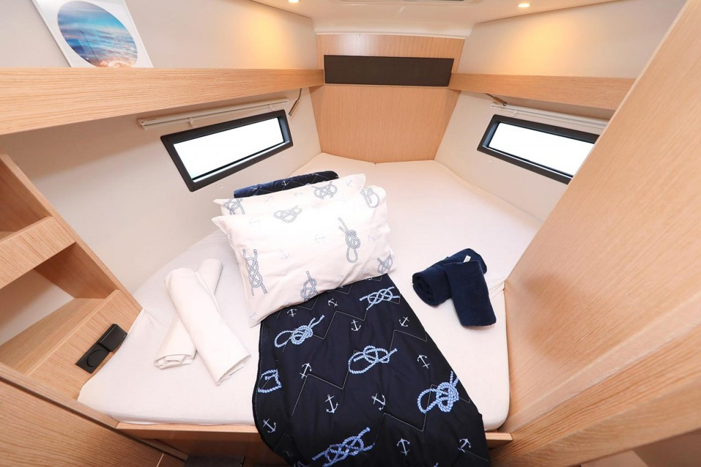 Yacht BAVARIA - C38 "Ghost"