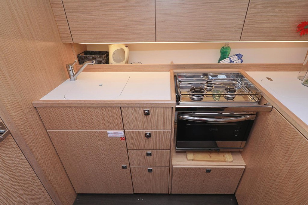 Yacht BAVARIA - C38 "Ghost"