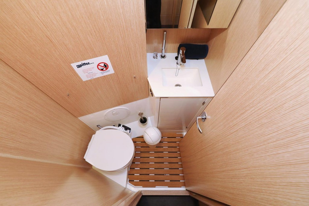 Yacht BAVARIA - C38 "Ghost"